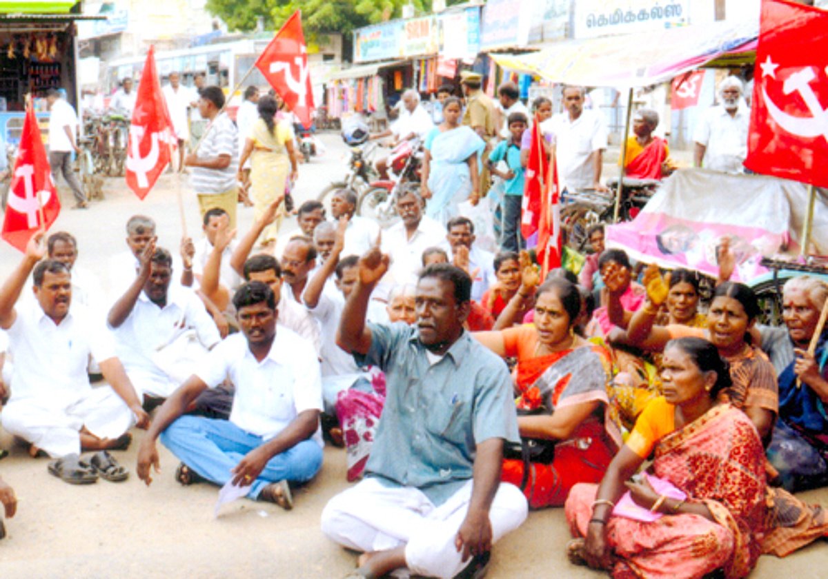 ஸ்ரீவிலி. அரசு மருத்துமனையில் கூடுதல் மருத்துவர்கள் நியமிக்க வலியுறுத்தி சாலை மறியல்